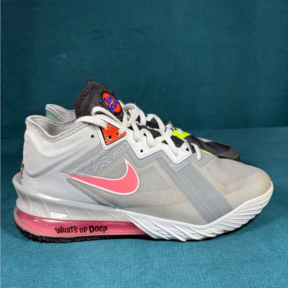 Nike LeBron 18 Low Bugs Vs Marvin Space Jam  Men’s Size 10.5 - Picture 3 of 9